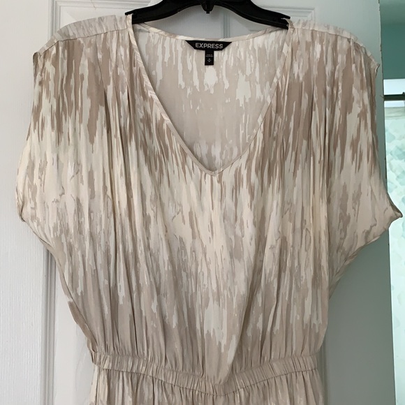 Beautiful flowy Express M dress - Picture 4 of 5